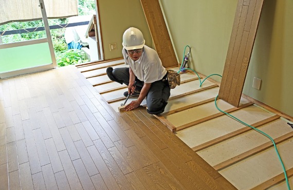 戸建てのフローリングを丁寧に施工します | 橿原のリフォームならお客様に寄り添う株式会社河合工業